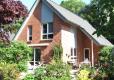 Einfamilienhaus mit Satteldach u. überdachter Terrasse