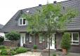 Doppelhaus, giebelständig mit Studiofenster und trennendem 